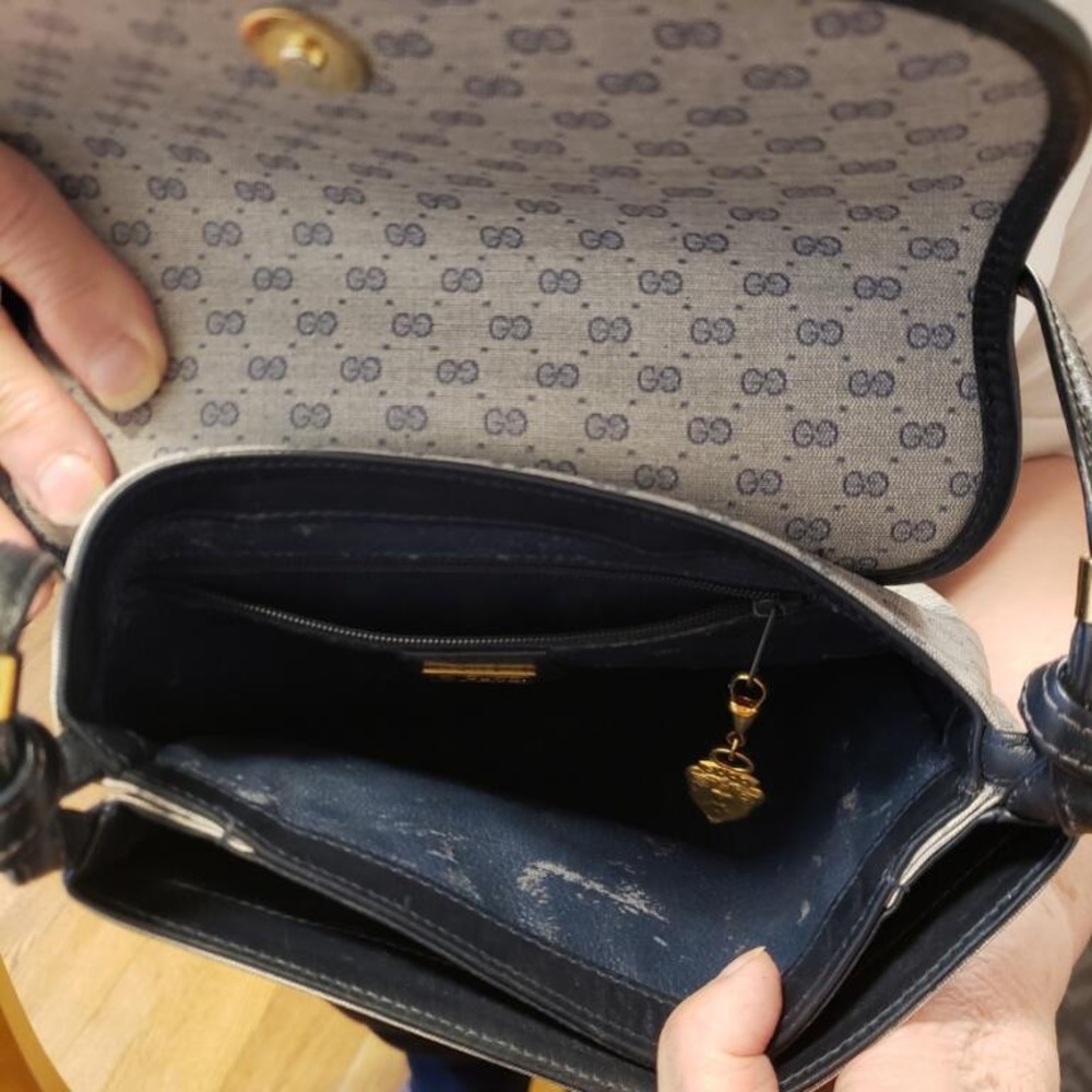 ❌SOLD❌ True Vintage GUCCI crossbody - Picture 8 of 10